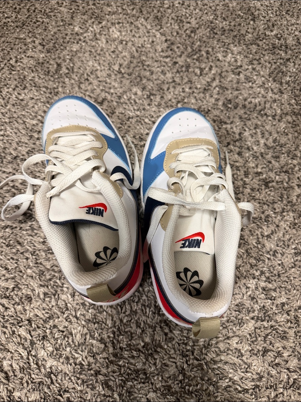 Nike Kids Low-Top Sneakers in White, Blue, Tan and Red